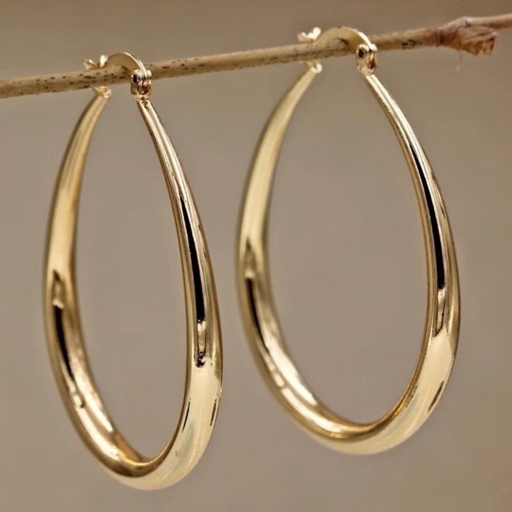 🎁14K Gold Plated Lightweight Oval Hoop Earrings